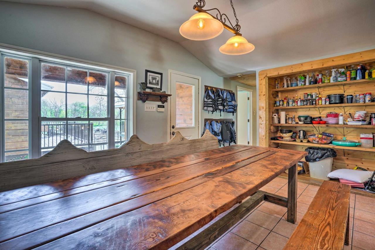 Waterfront Guadalupe River Lodge Home With Dock! Сегиин Екстериор снимка