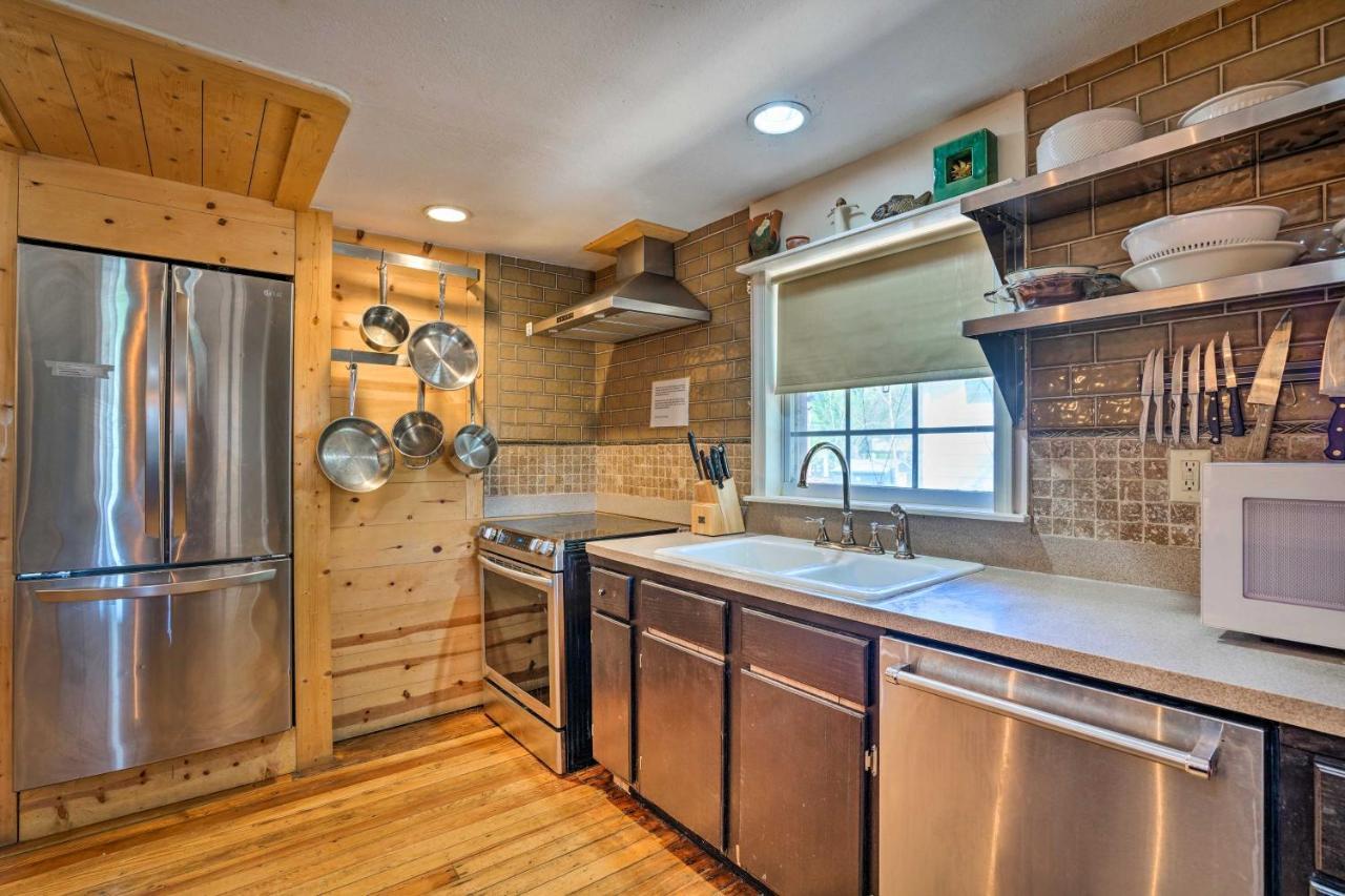 Waterfront Guadalupe River Lodge Home With Dock! Сегиин Екстериор снимка