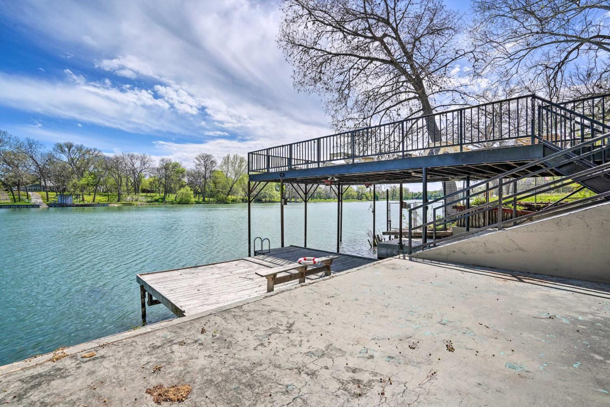 Waterfront Guadalupe River Lodge Home With Dock! Сегиин Екстериор снимка